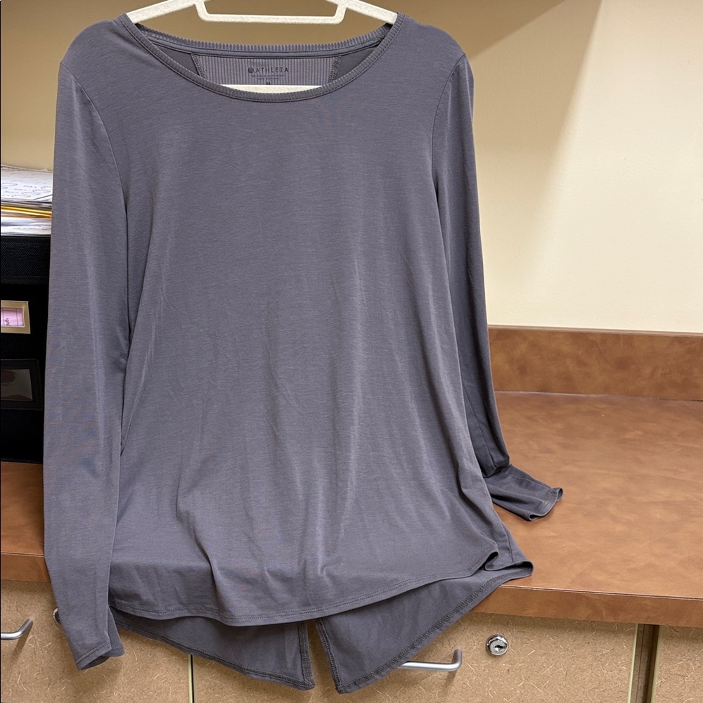 Athleta‎ Essence Gray Tie Back Long Sleeve Top Shirt Size Medium